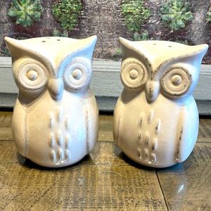 Vintage Owl salt & pepper shakers 4”